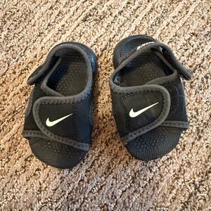 Nike Kids Black and Gray Sandals